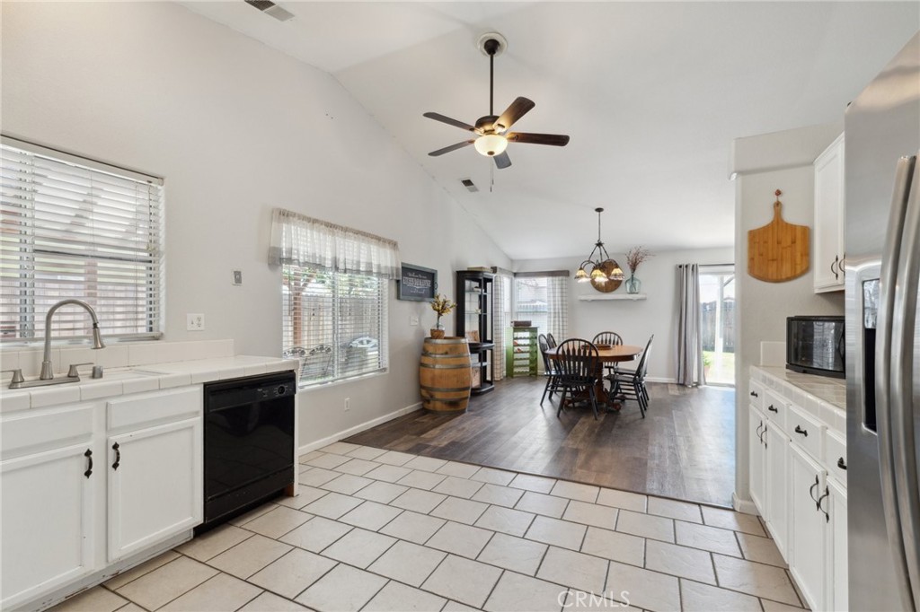 2932 Saginaw Ave, Clovis, CA 93611