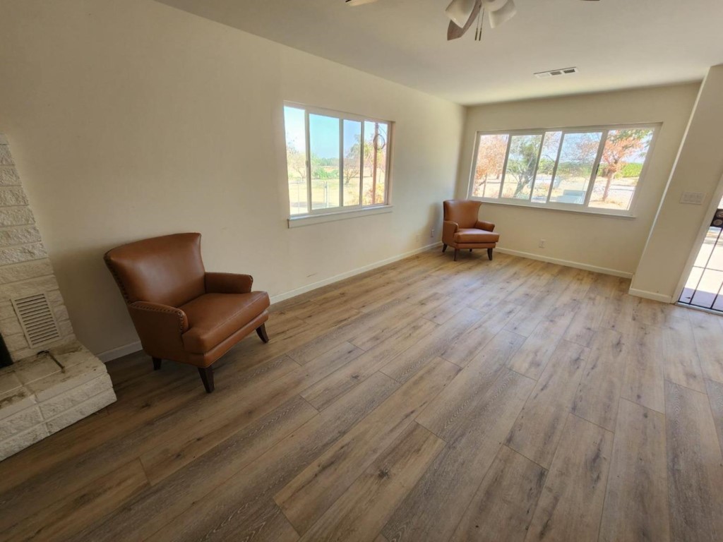 8831 E Herndon Ave, Clovis, CA 93619