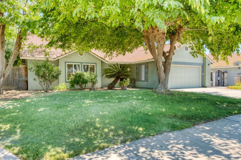 11 Magnolia Ave, Clovis, CA 93611
