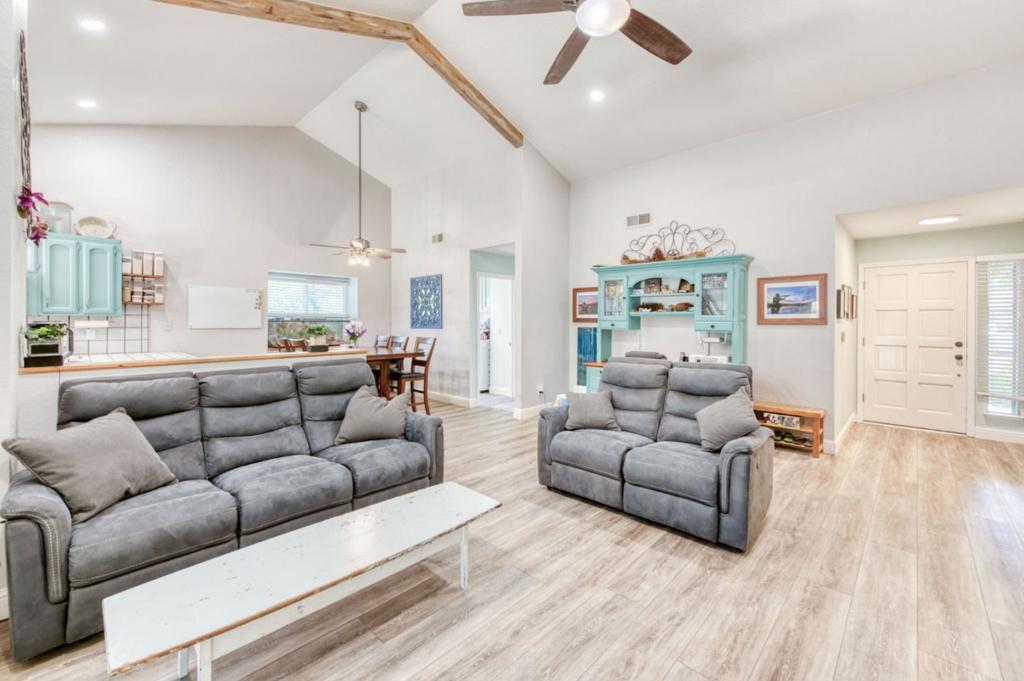 11 Magnolia Ave, Clovis, CA 93611