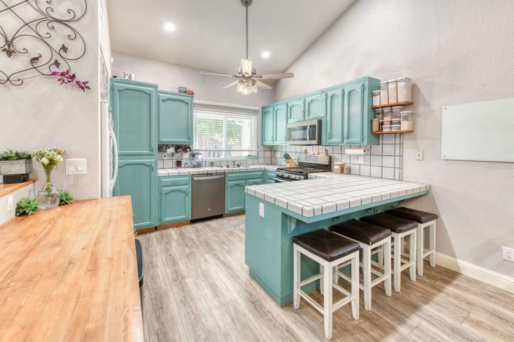 11 Magnolia Ave, Clovis, CA 93611