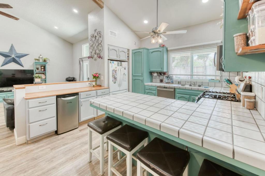11 Magnolia Ave, Clovis, CA 93611