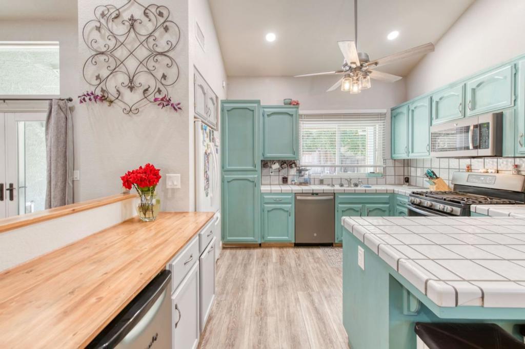 11 Magnolia Ave, Clovis, CA 93611