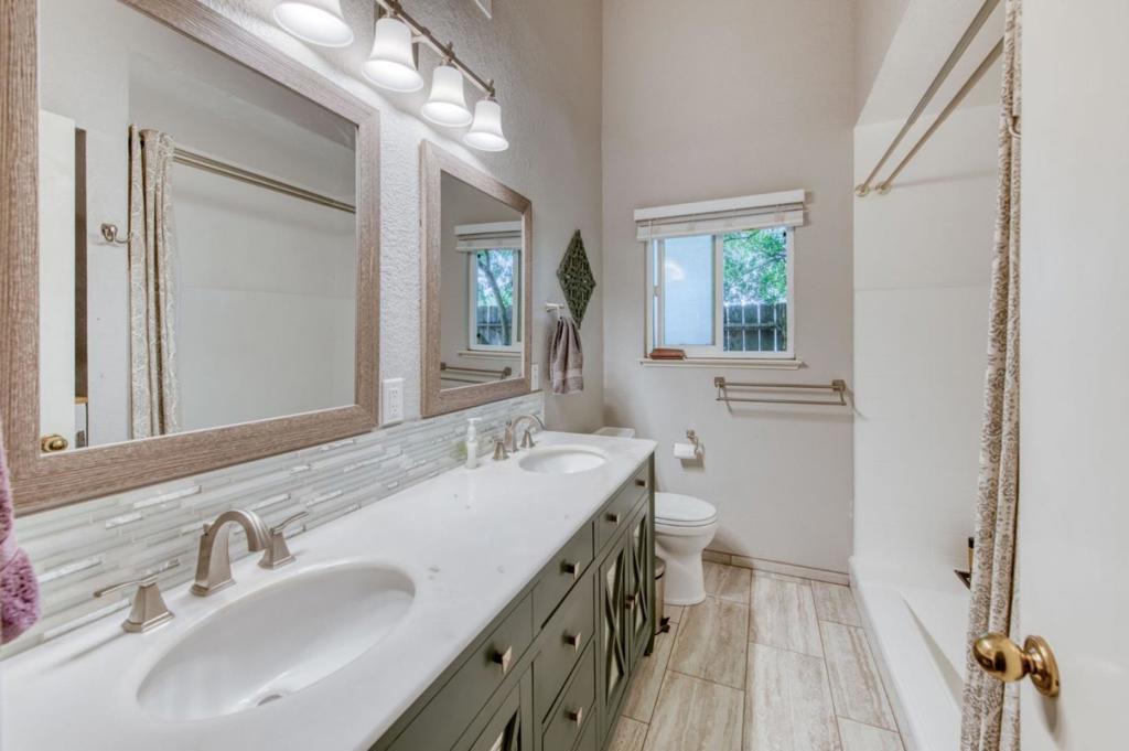 11 Magnolia Ave, Clovis, CA 93611