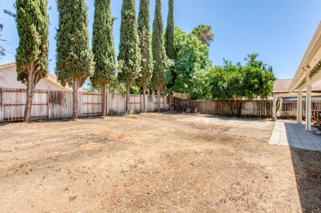 11 Magnolia Ave, Clovis, CA 93611