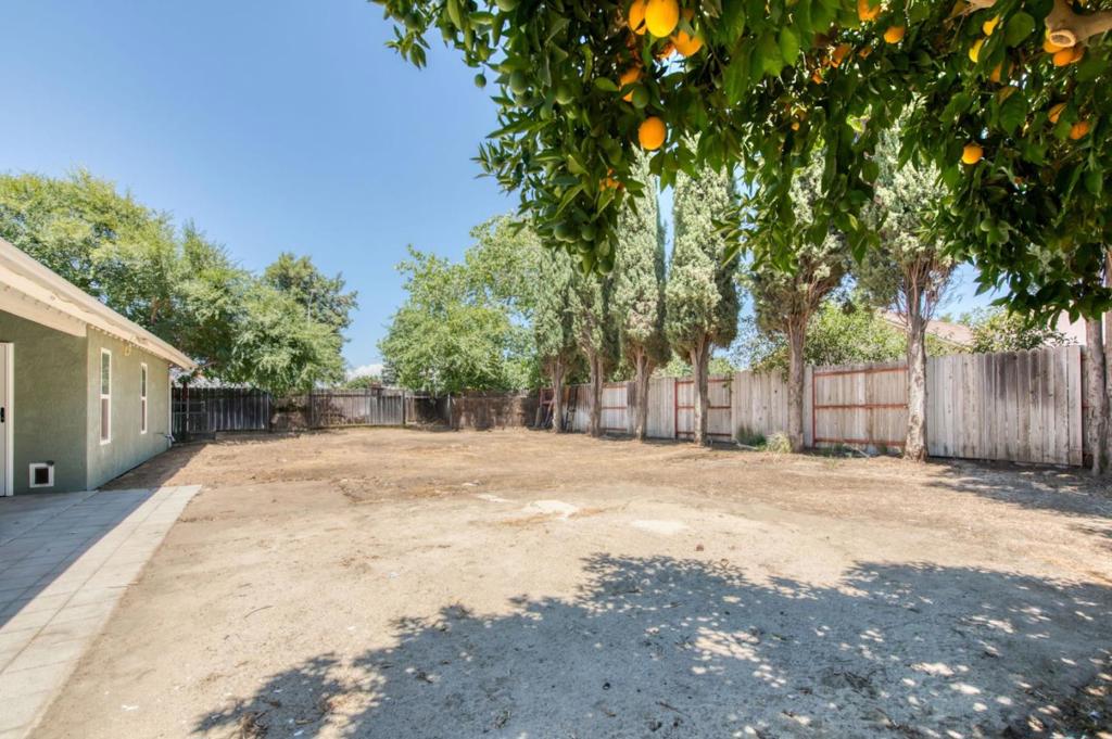 11 Magnolia Ave, Clovis, CA 93611