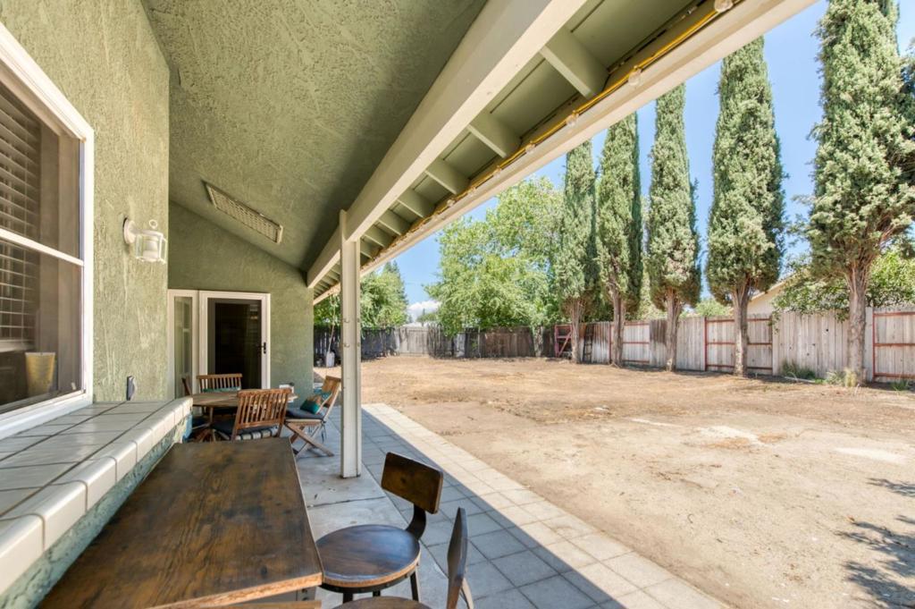 11 Magnolia Ave, Clovis, CA 93611