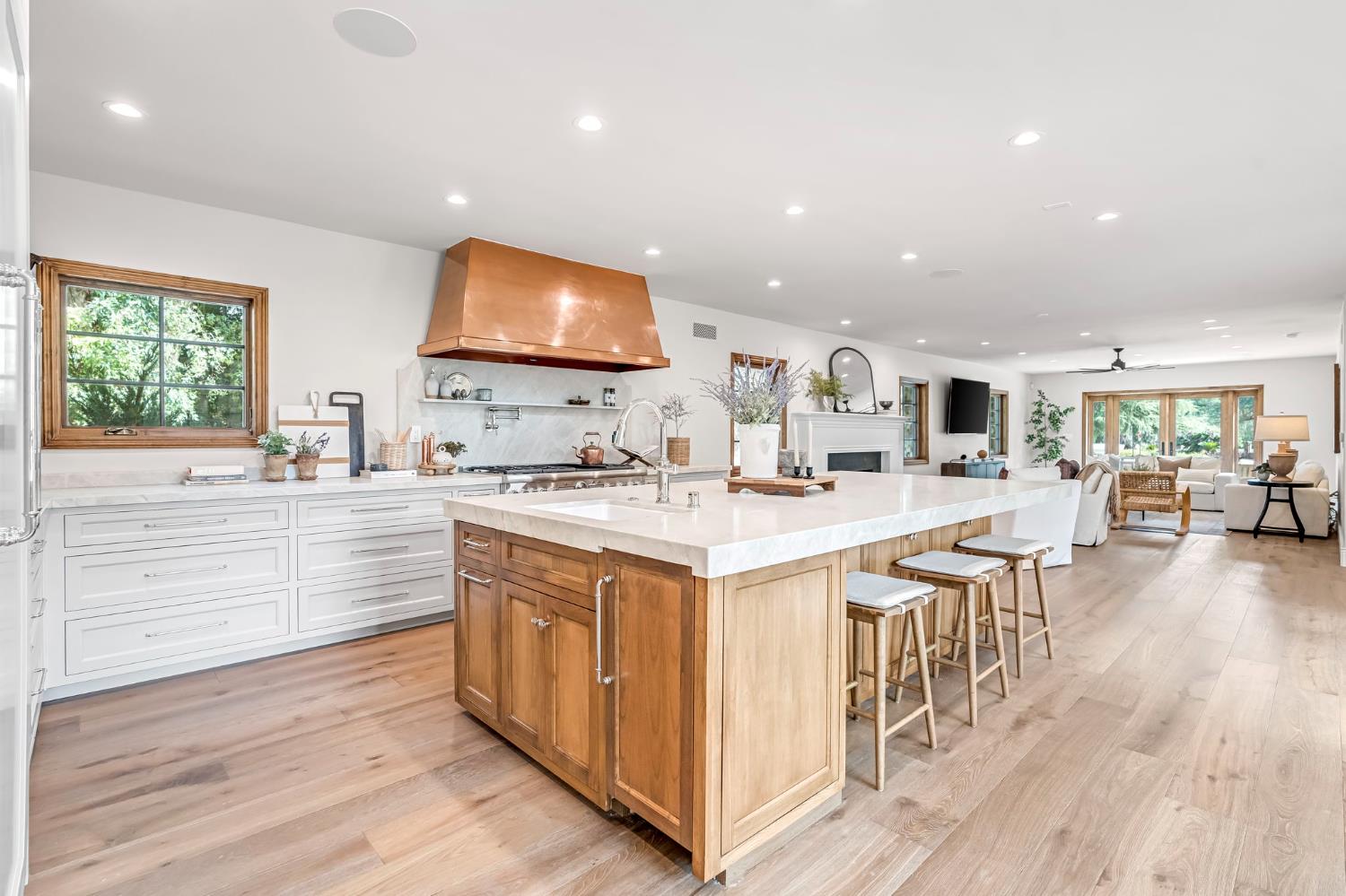 4689 N Van Ness Blvd, Fresno, CA 93704