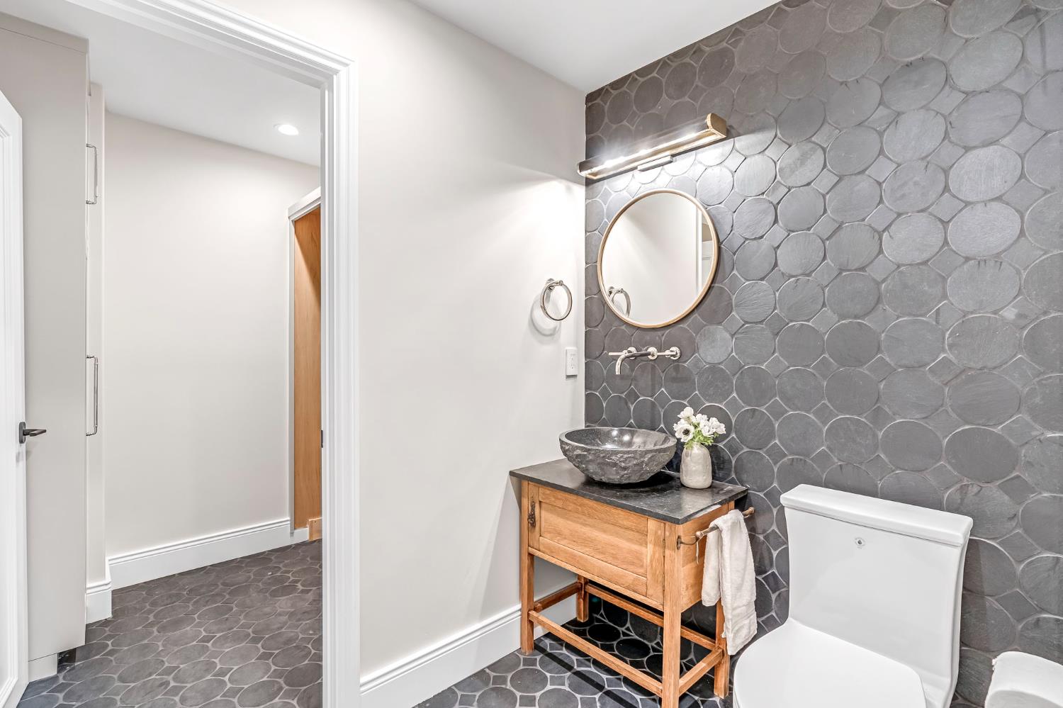 4689 N Van Ness Blvd, Fresno, CA 93704