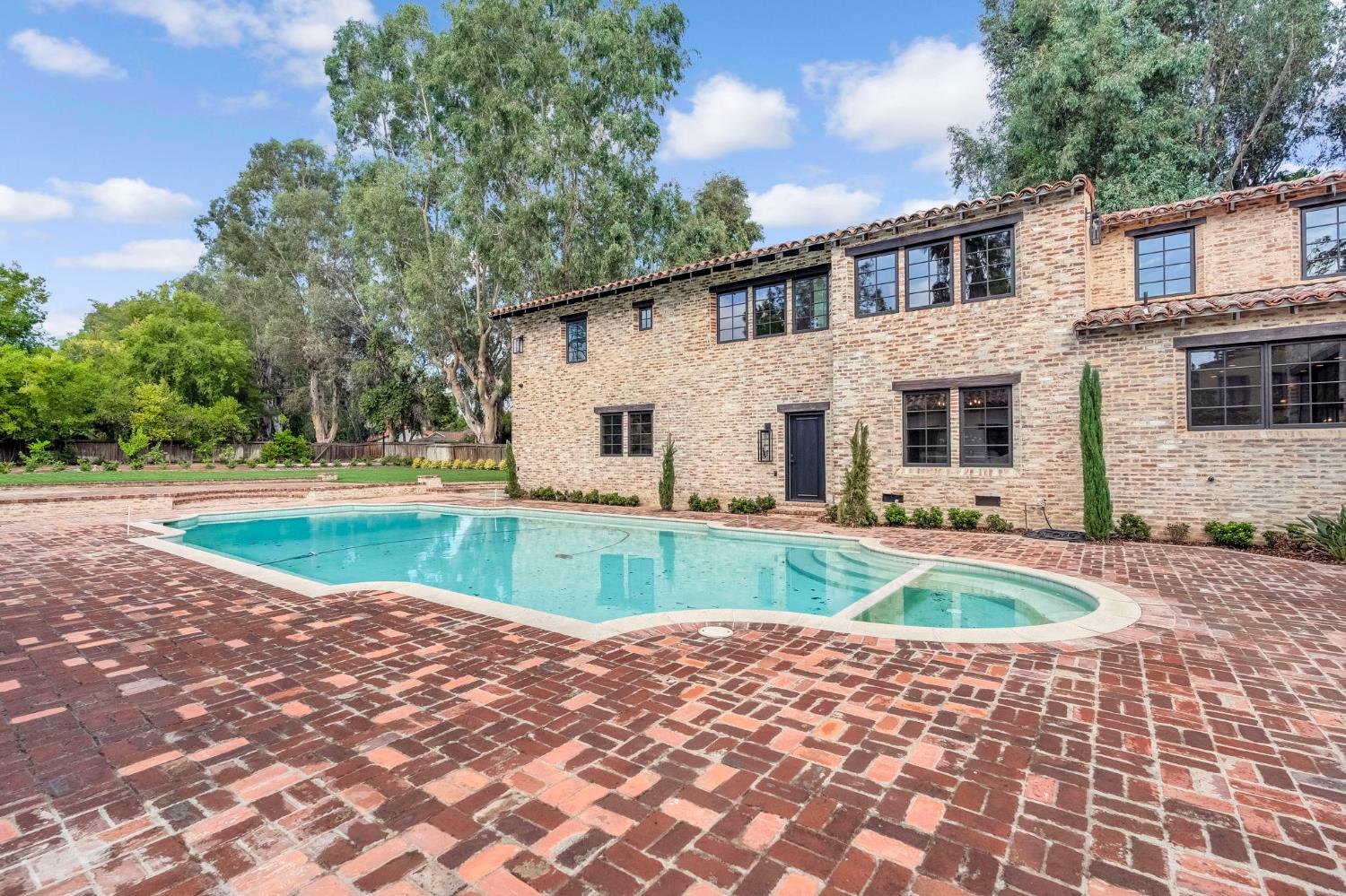 4689 N Van Ness Blvd, Fresno, CA 93704