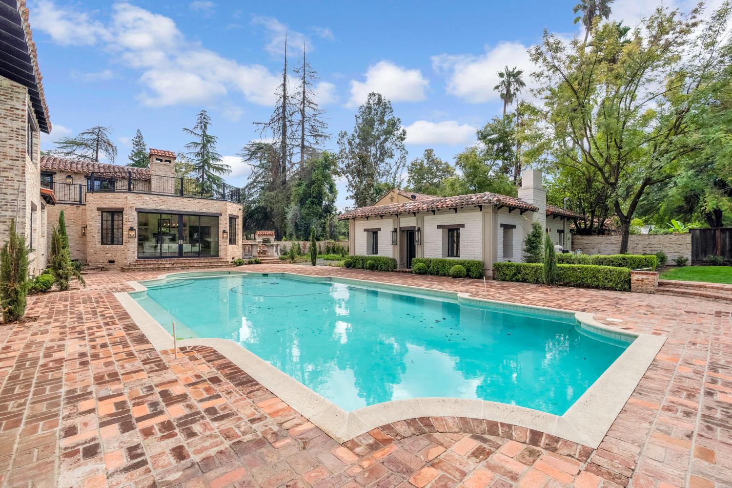 4689 N Van Ness Blvd, Fresno, CA 93704