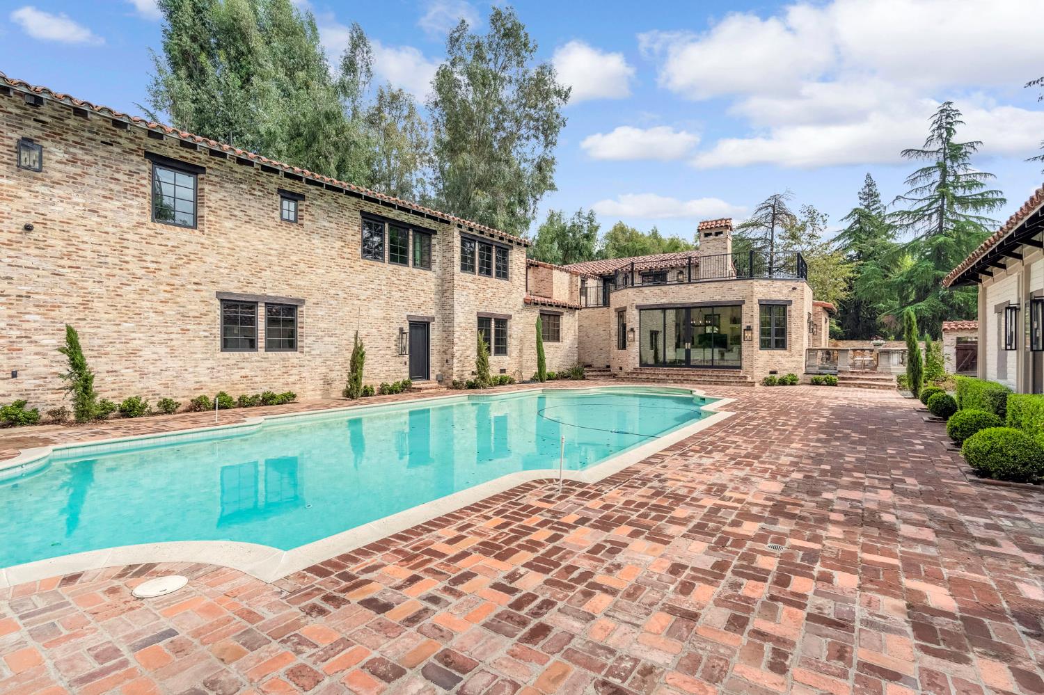 4689 N Van Ness Blvd, Fresno, CA 93704