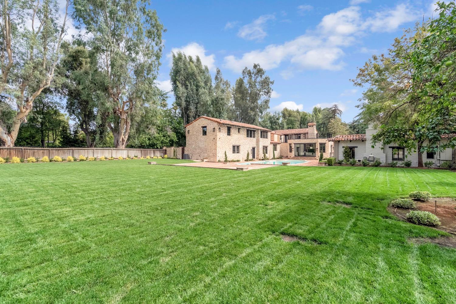 4689 N Van Ness Blvd, Fresno, CA 93704