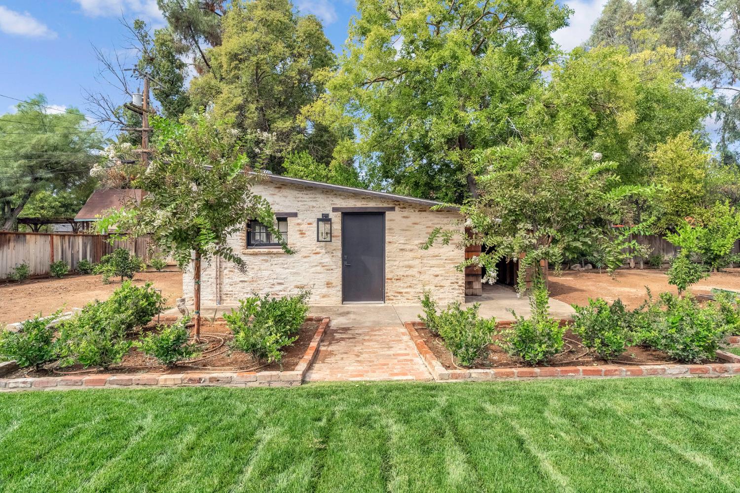 4689 N Van Ness Blvd, Fresno, CA 93704