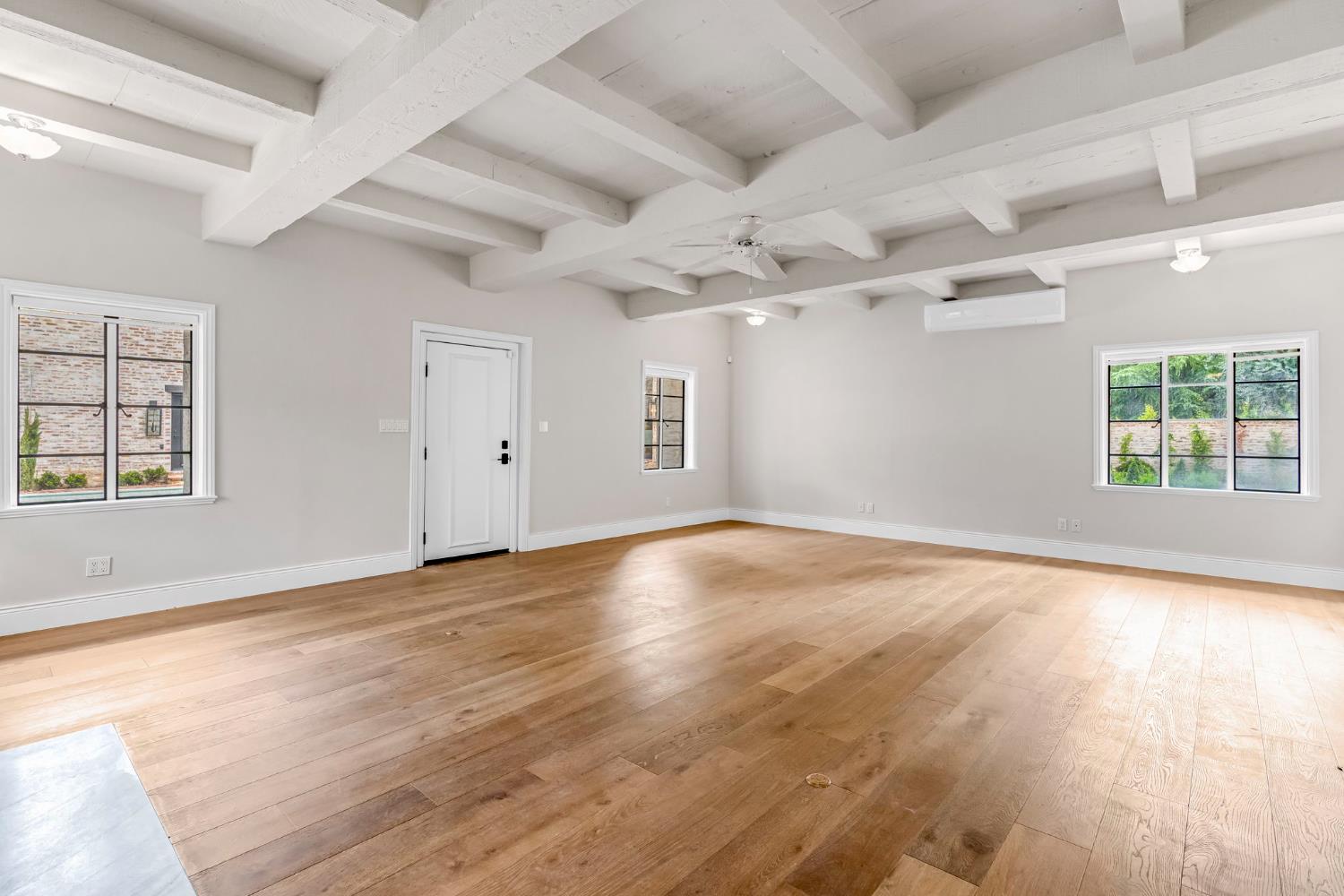 4689 N Van Ness Blvd, Fresno, CA 93704