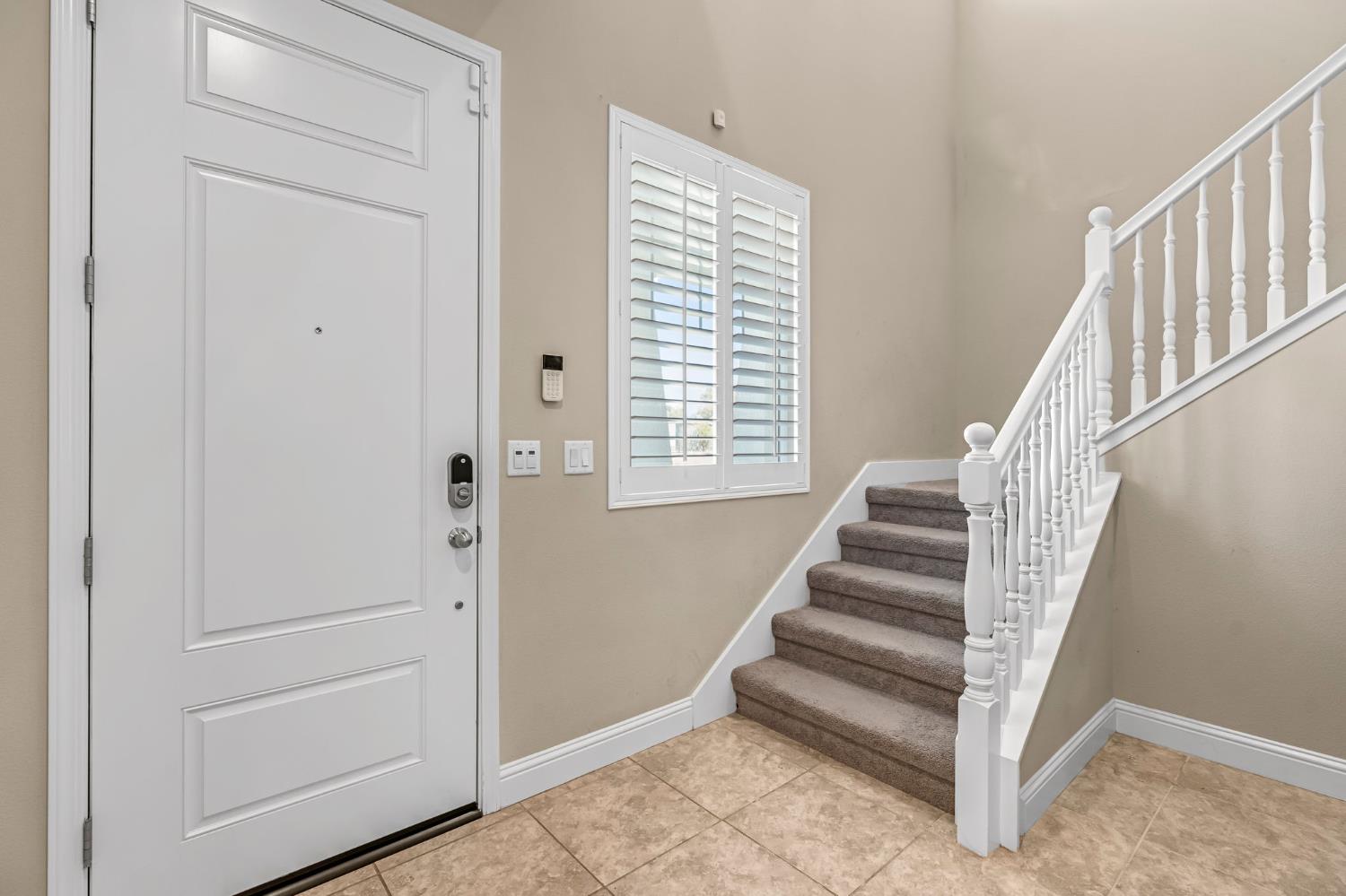 2468 Montana Ave, Clovis, CA 93619