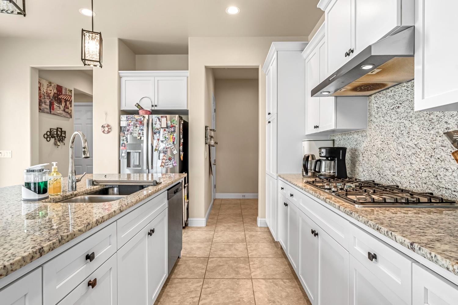 2468 Montana Ave, Clovis, CA 93619