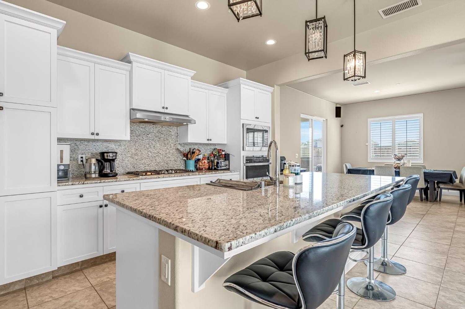 2468 Montana Ave, Clovis, CA 93619