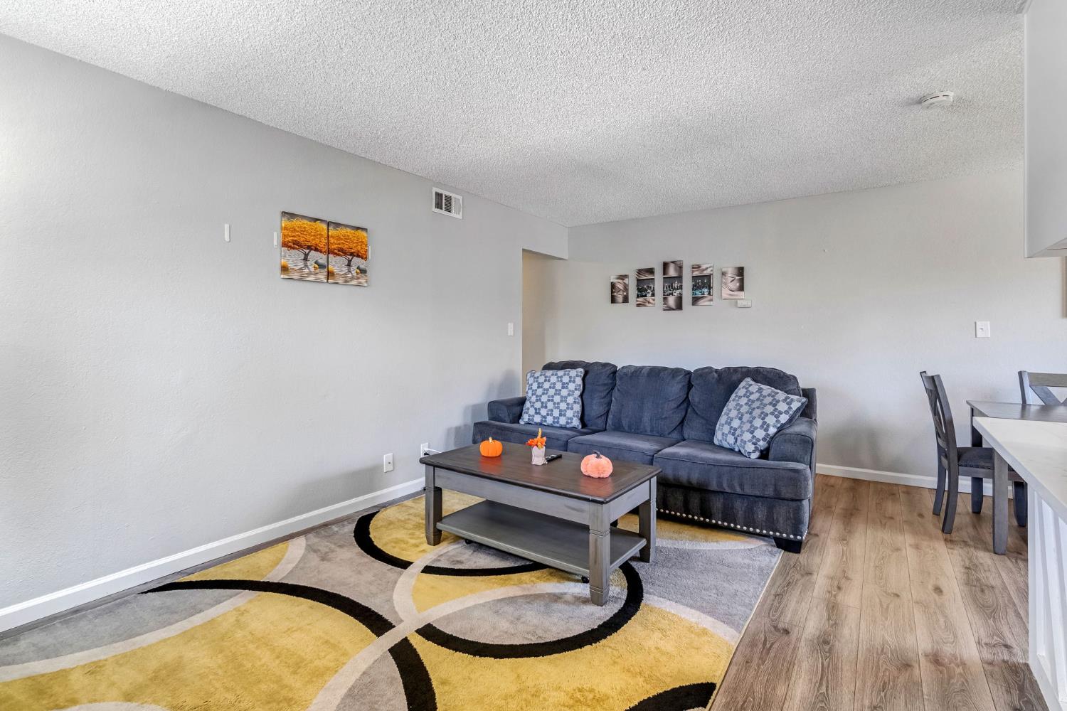 2244 Peach Ave #4, Clovis, CA 93612