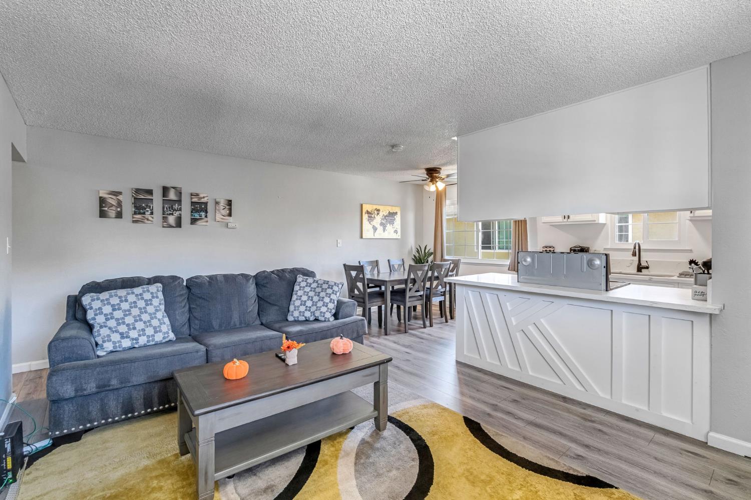 2244 Peach Ave #4, Clovis, CA 93612