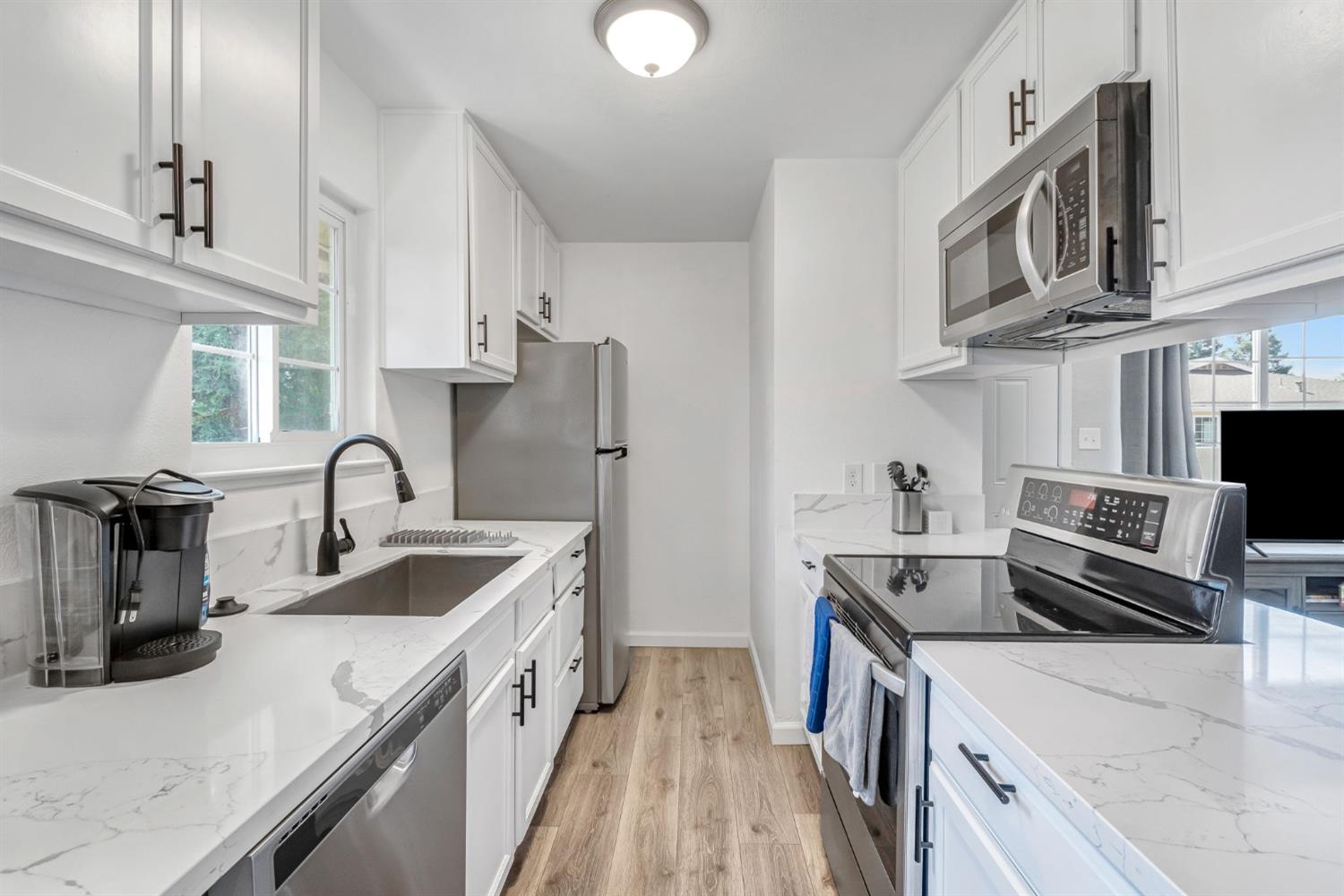 2244 Peach Ave #4, Clovis, CA 93612