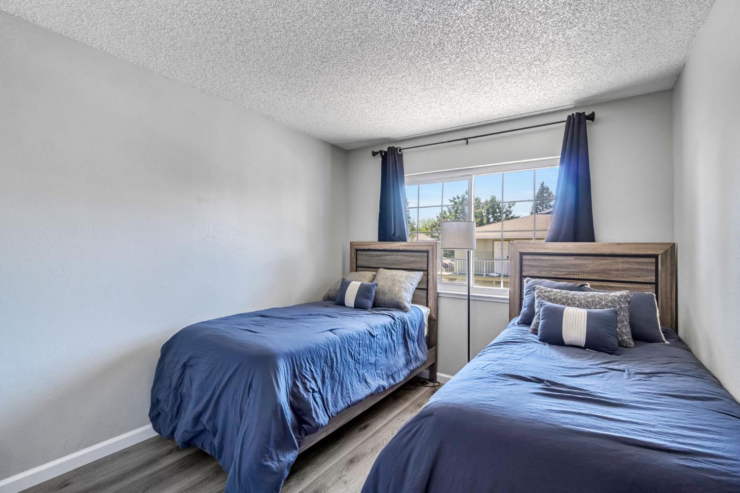 2244 Peach Ave #4, Clovis, CA 93612