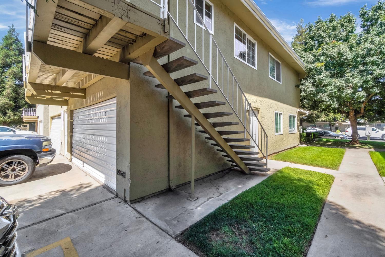 2244 Peach Ave #4, Clovis, CA 93612