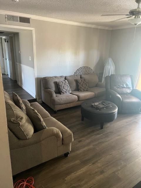 621 W Pat Dr W, Clovis, CA 93612