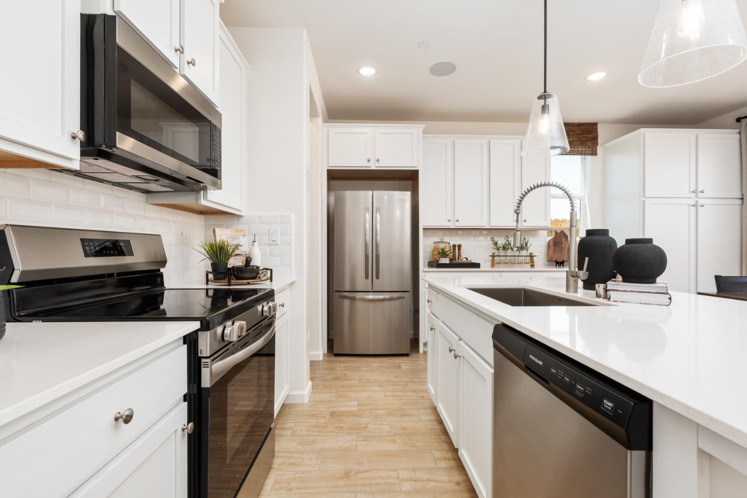 1474 Pioneer Ln, Clovis, CA 93619
