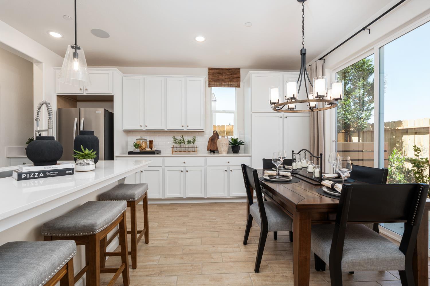 1474 Pioneer Ln, Clovis, CA 93619
