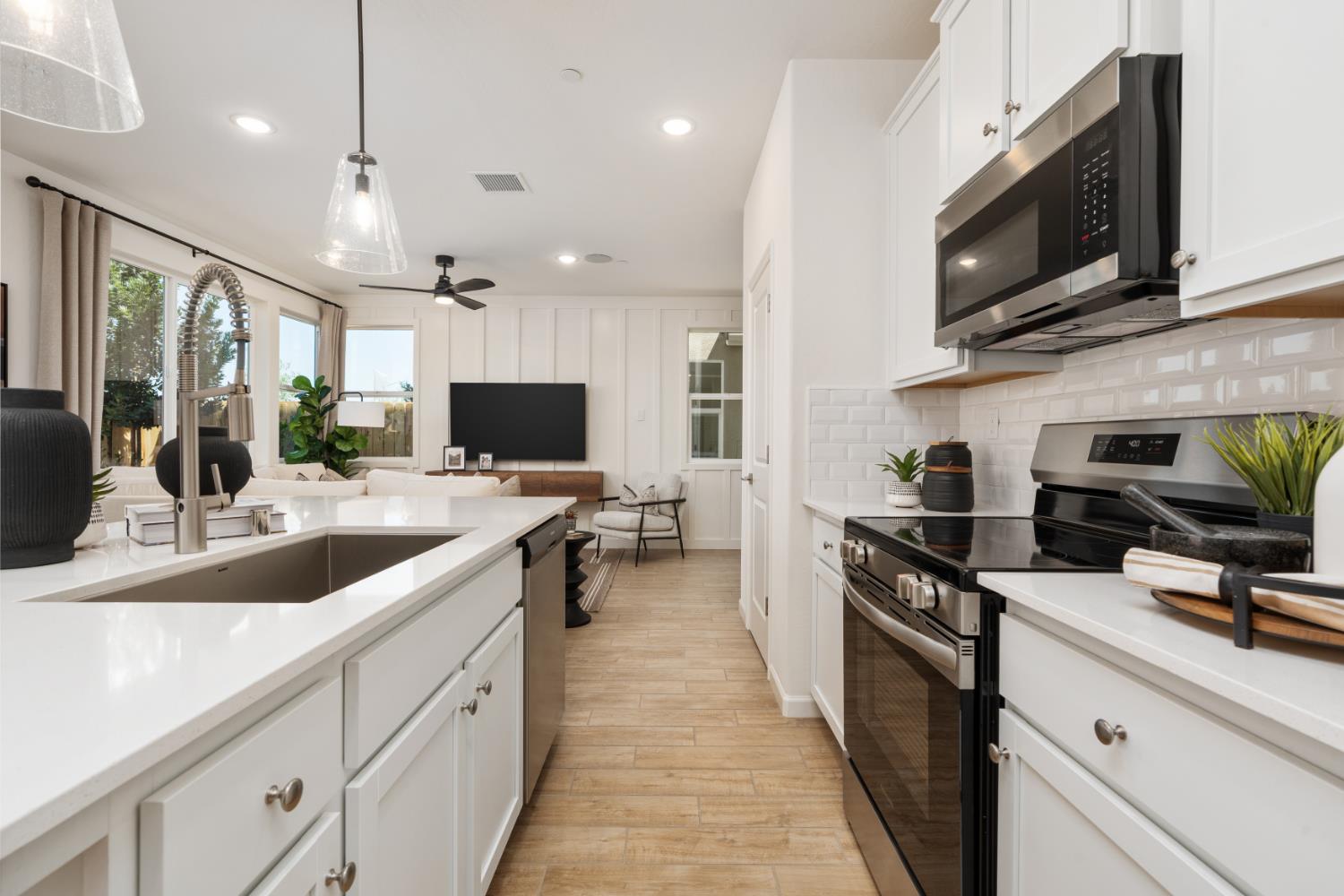 1474 Pioneer Ln, Clovis, CA 93619