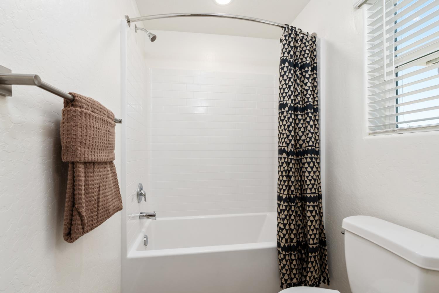 1474 Pioneer Ln, Clovis, CA 93619