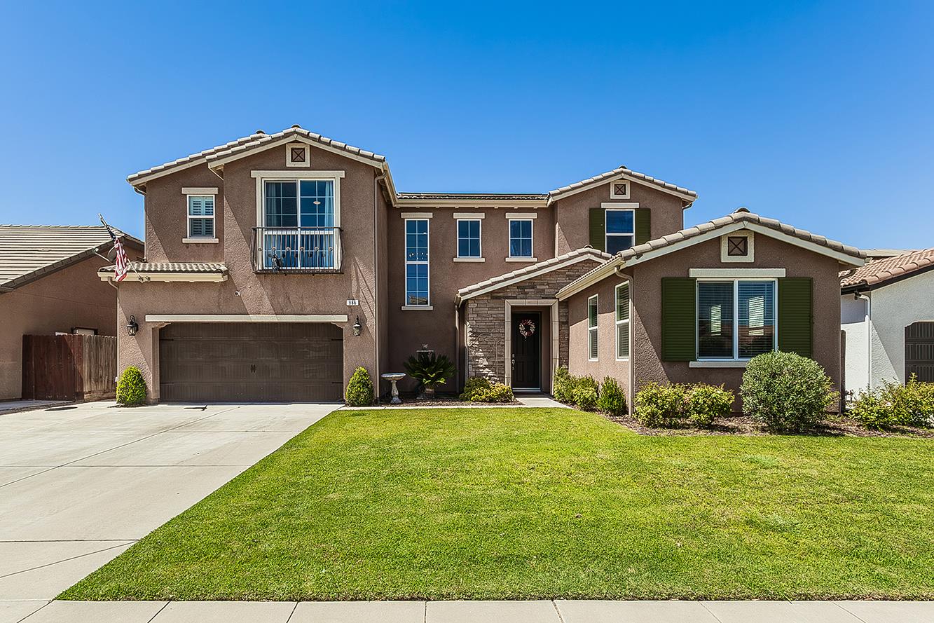 986 Encino Ave, Clovis, CA 93619