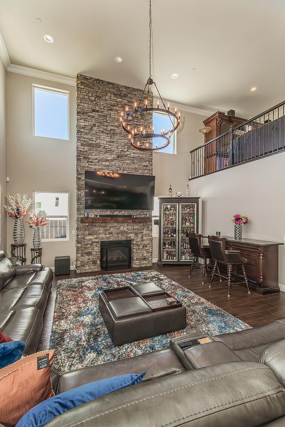 986 Encino Ave, Clovis, CA 93619