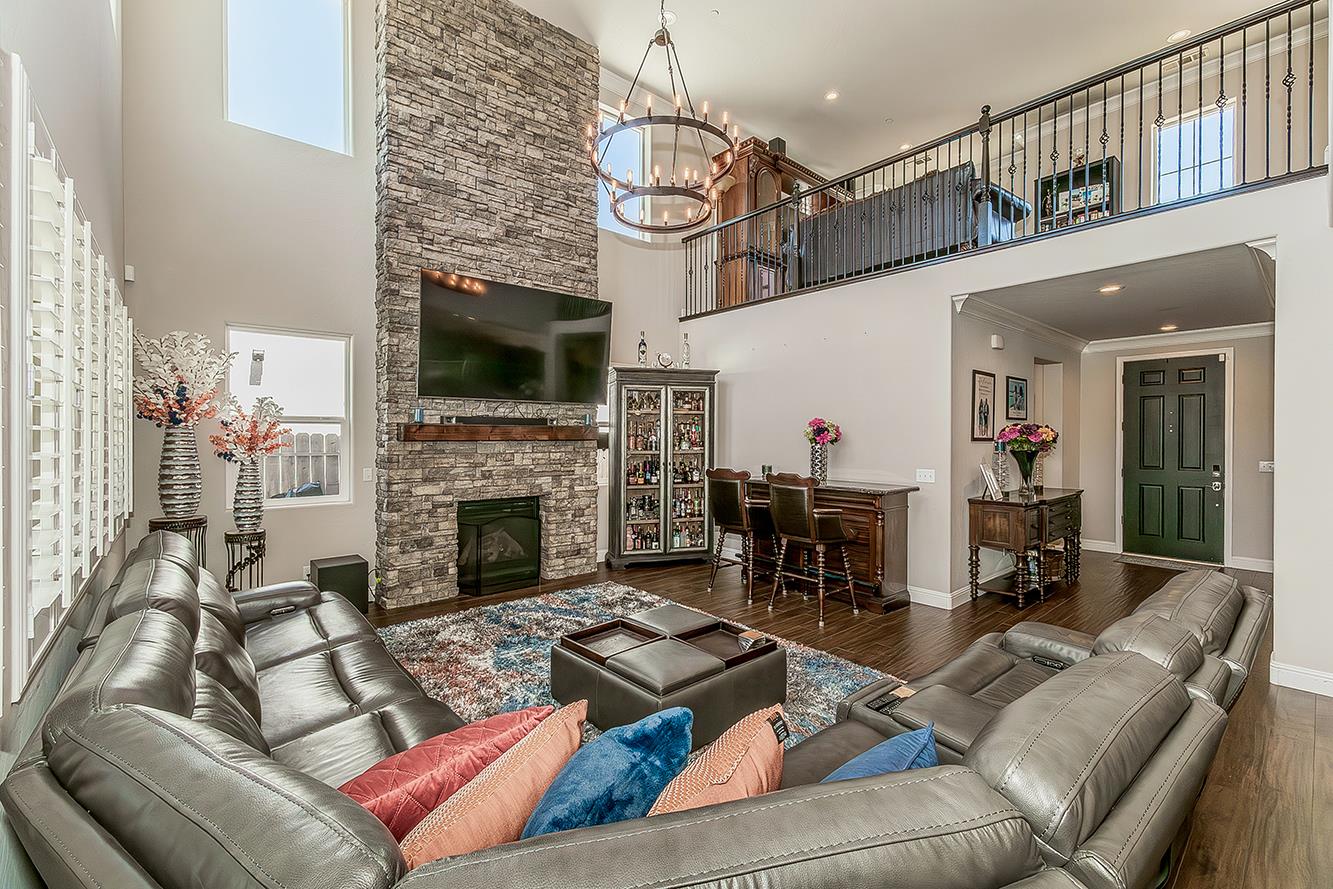 986 Encino Ave, Clovis, CA 93619