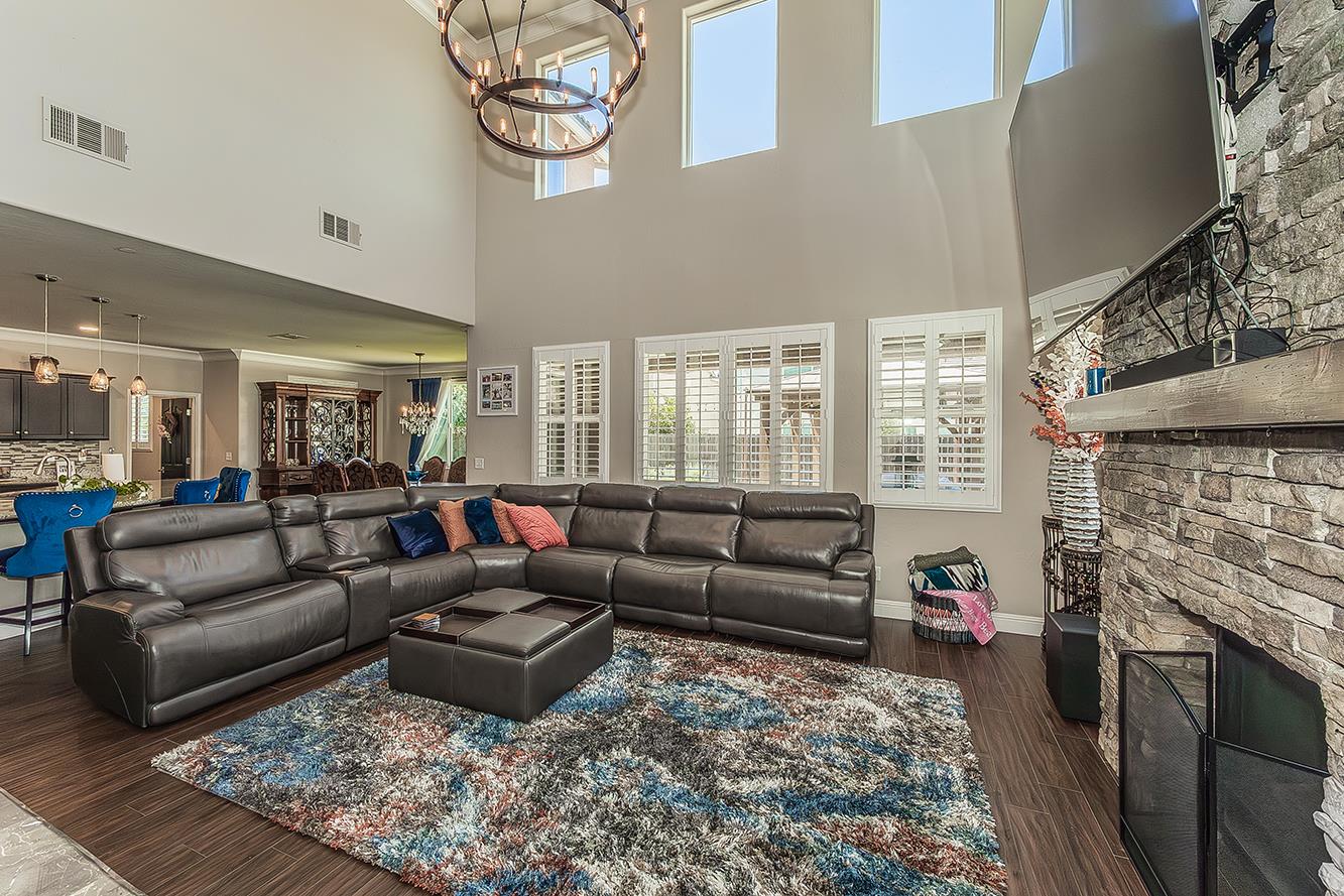 986 Encino Ave, Clovis, CA 93619