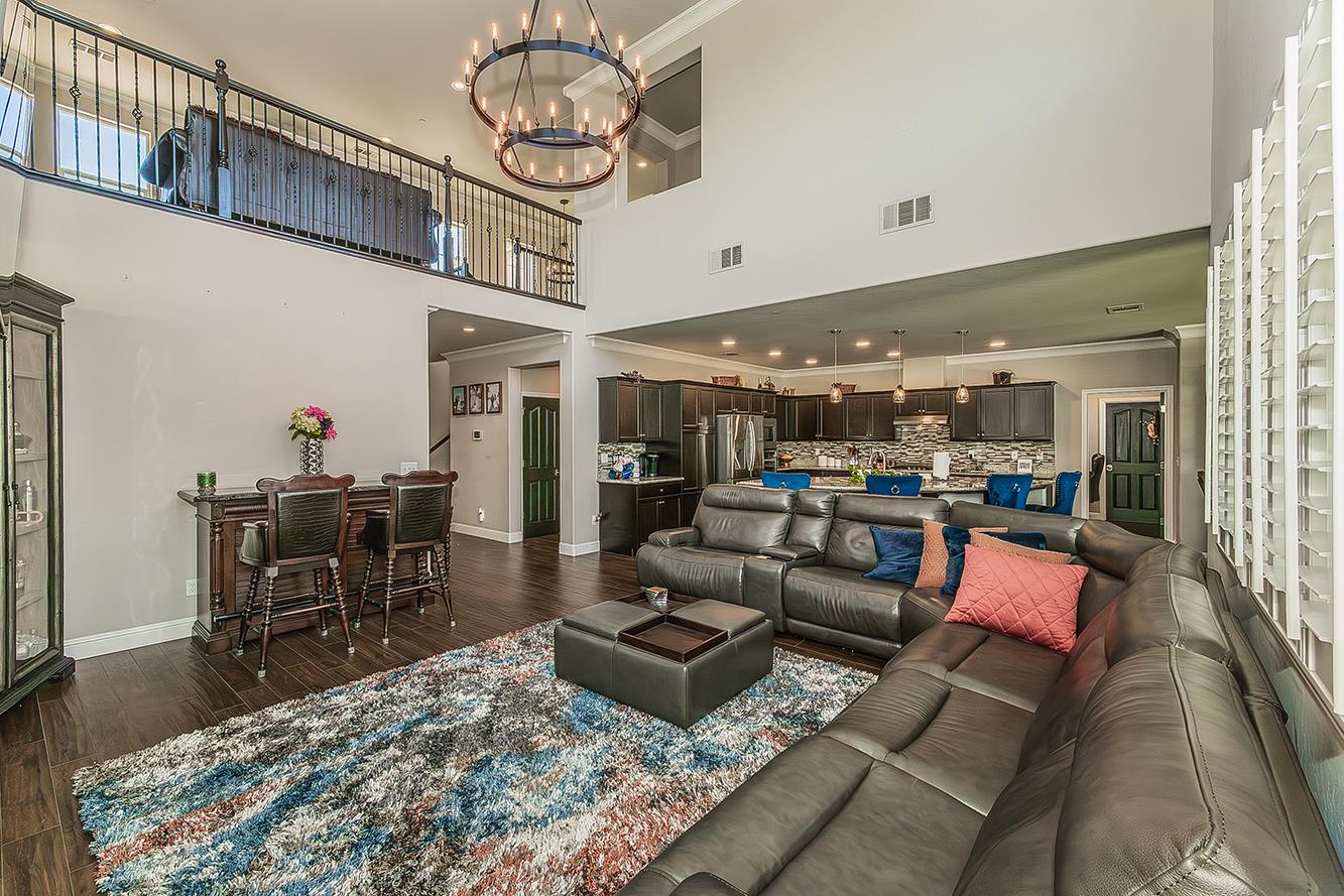 986 Encino Ave, Clovis, CA 93619
