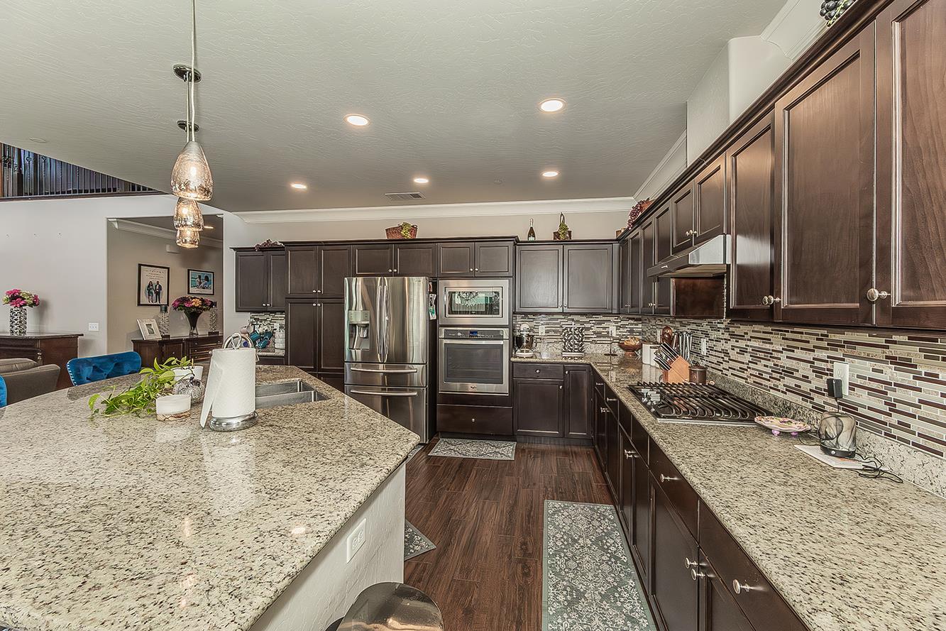 986 Encino Ave, Clovis, CA 93619
