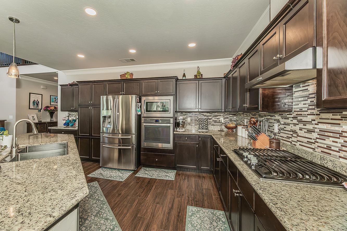 986 Encino Ave, Clovis, CA 93619