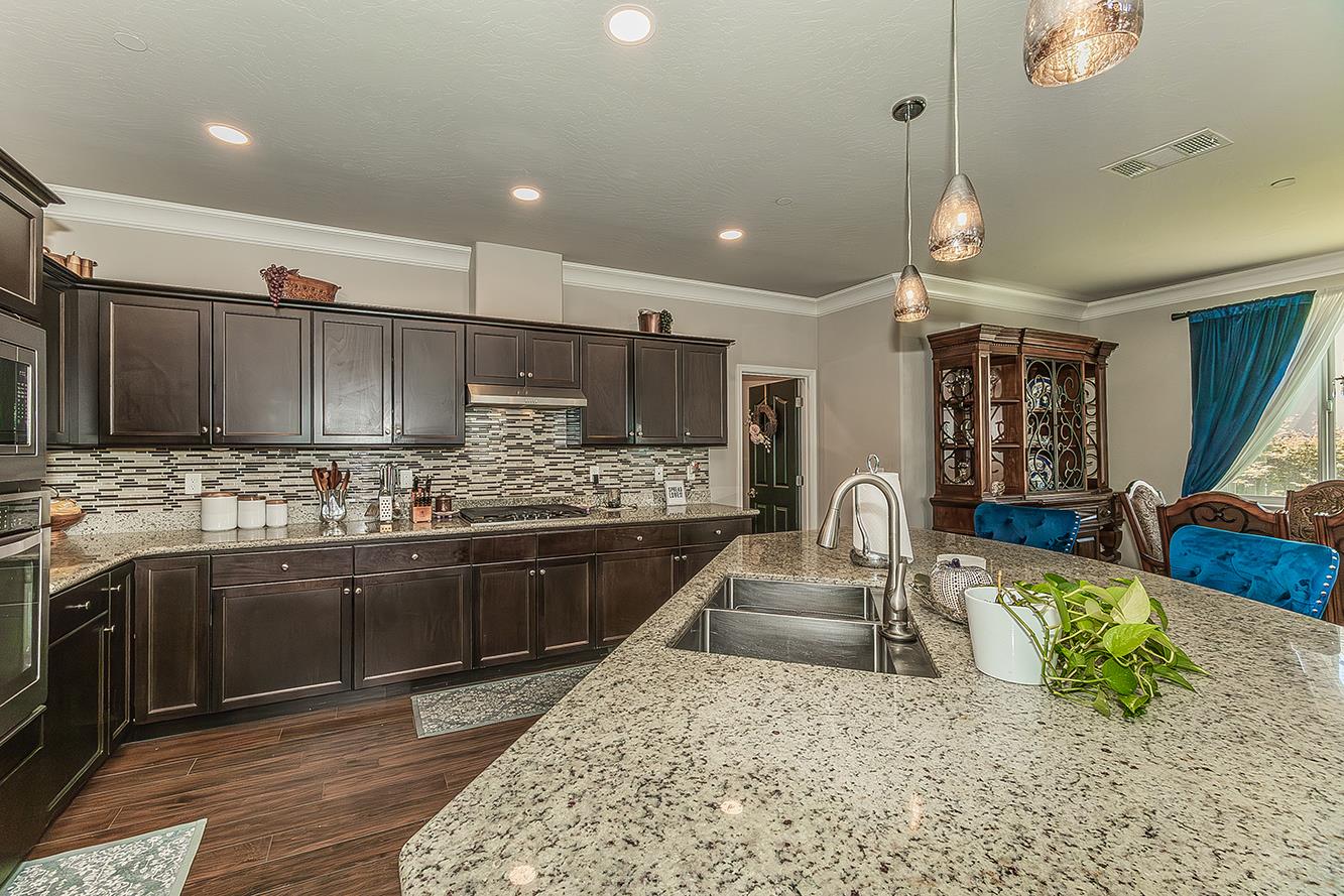 986 Encino Ave, Clovis, CA 93619
