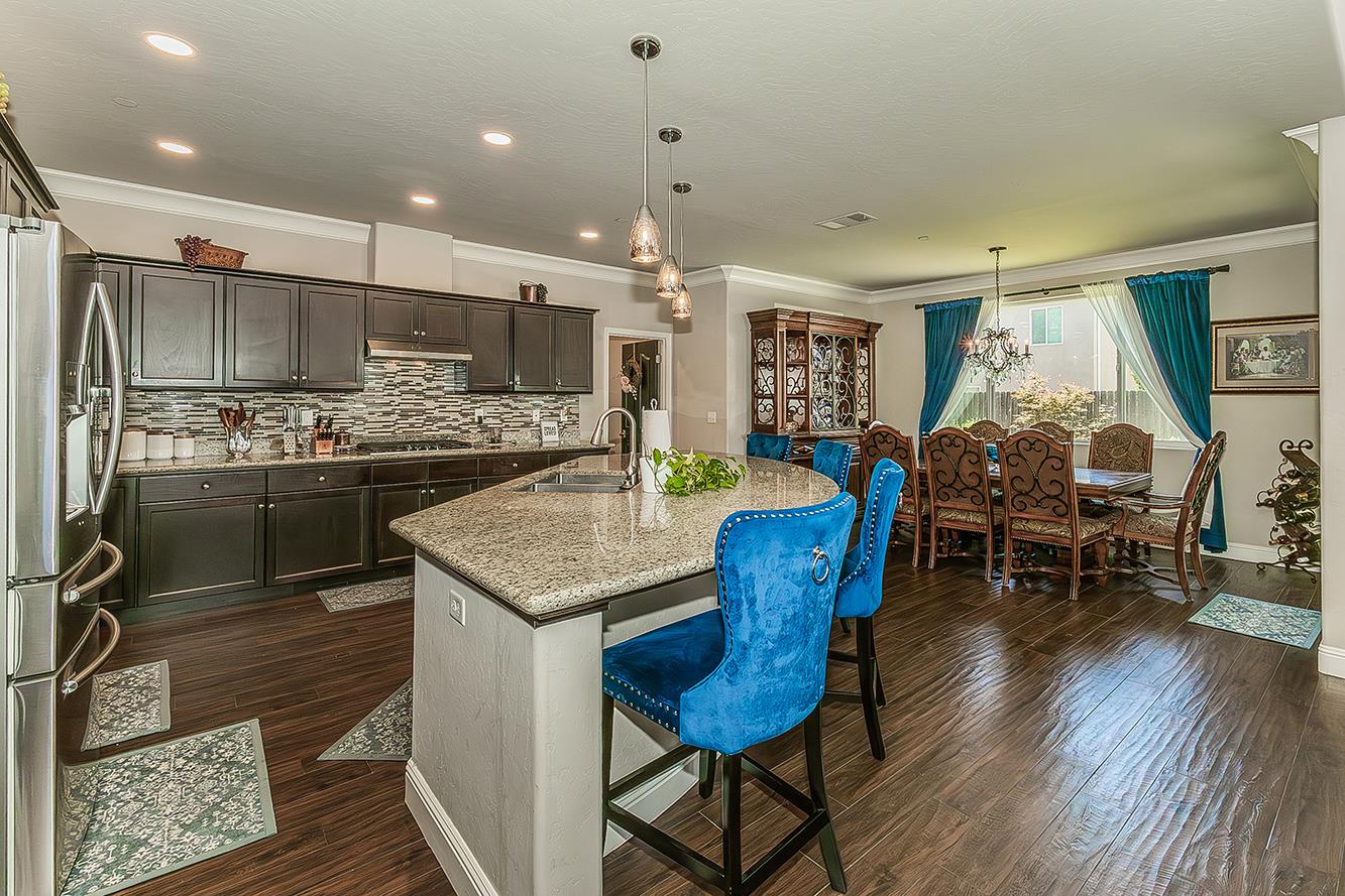 986 Encino Ave, Clovis, CA 93619