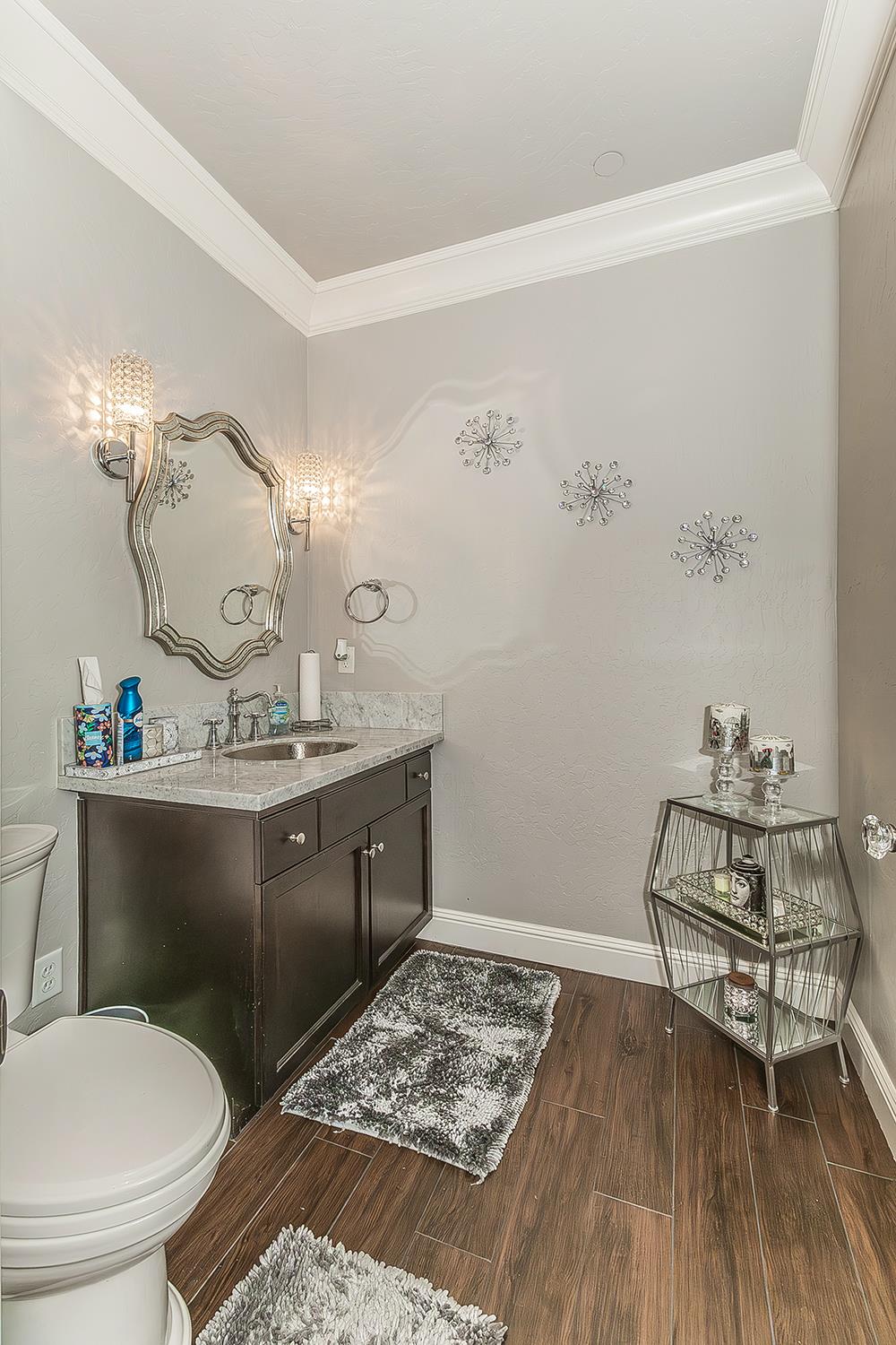 986 Encino Ave, Clovis, CA 93619