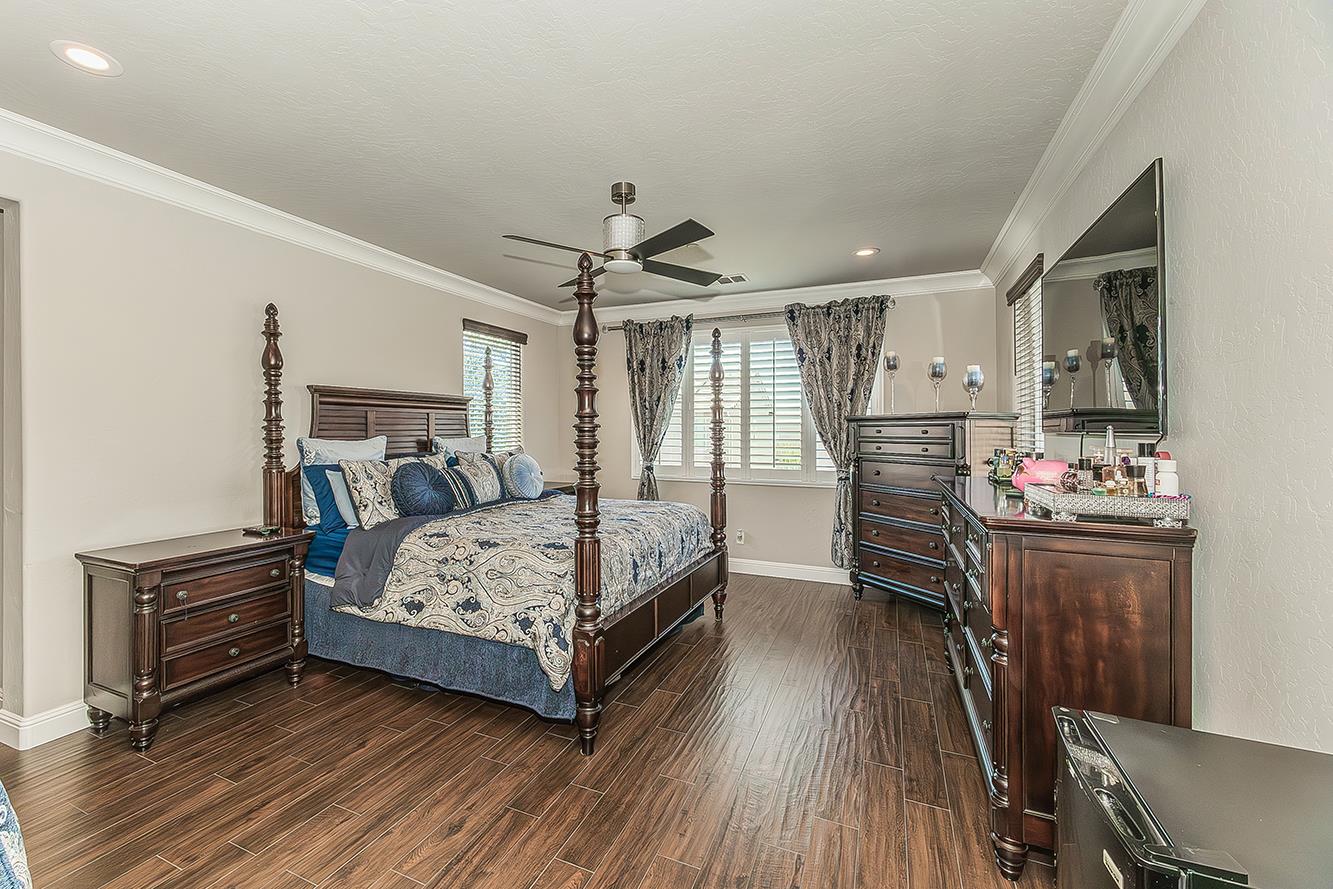 986 Encino Ave, Clovis, CA 93619