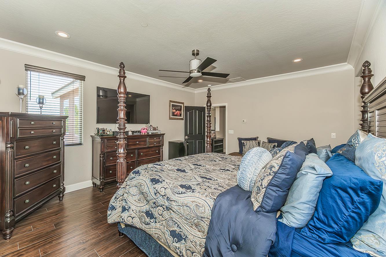 986 Encino Ave, Clovis, CA 93619