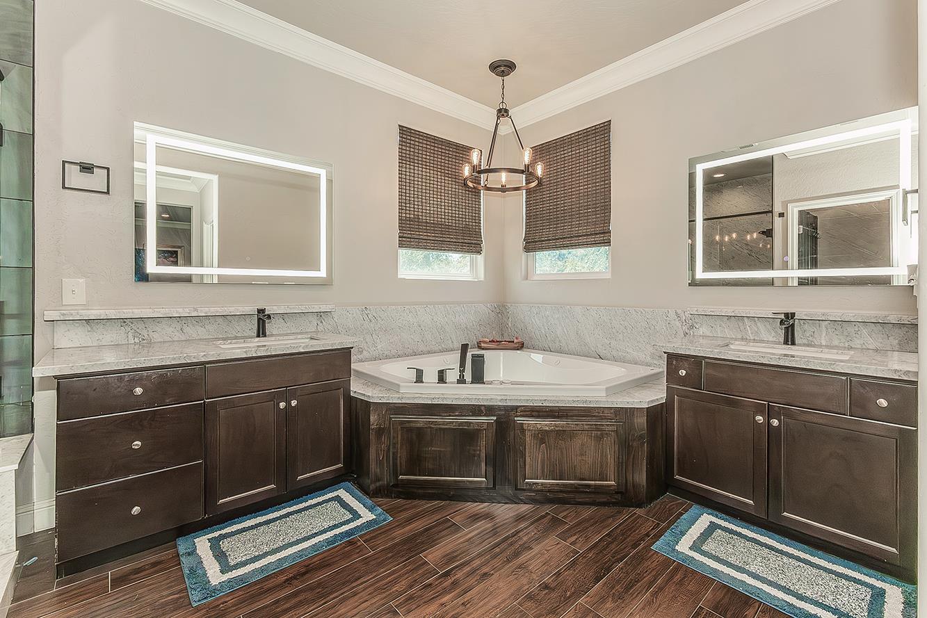 986 Encino Ave, Clovis, CA 93619