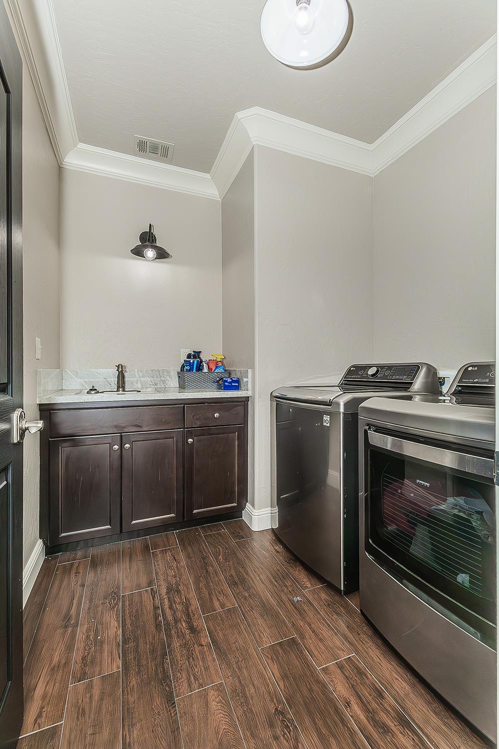 986 Encino Ave, Clovis, CA 93619