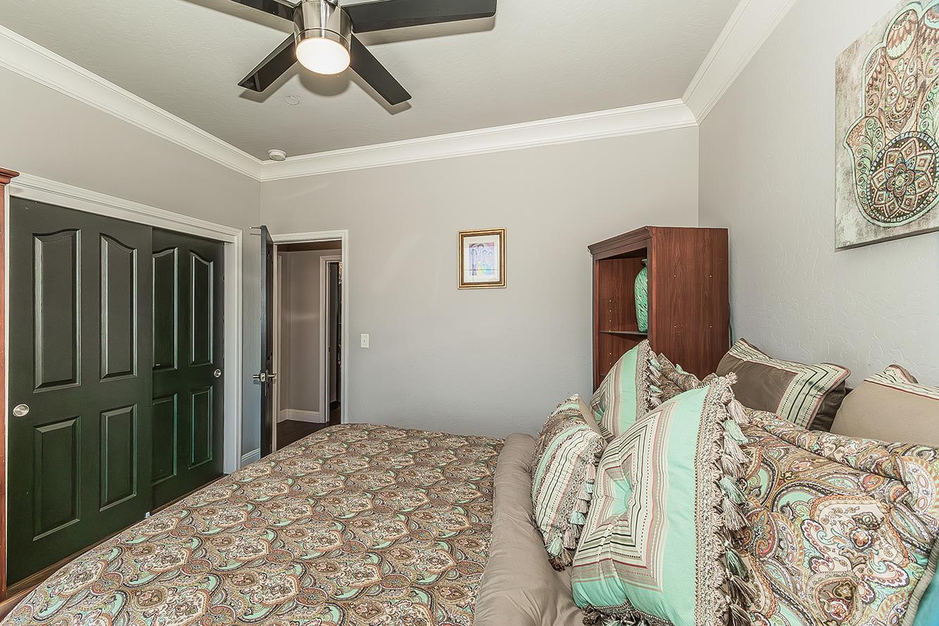 986 Encino Ave, Clovis, CA 93619