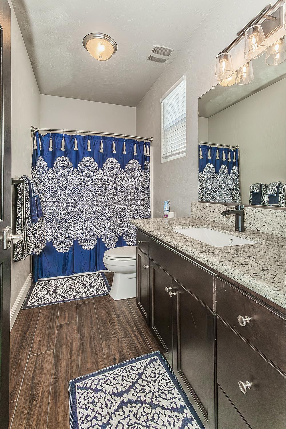 986 Encino Ave, Clovis, CA 93619