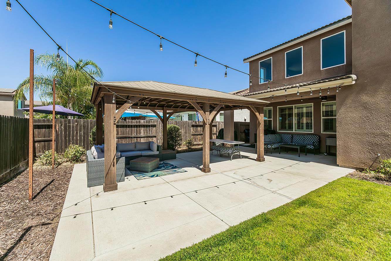 986 Encino Ave, Clovis, CA 93619