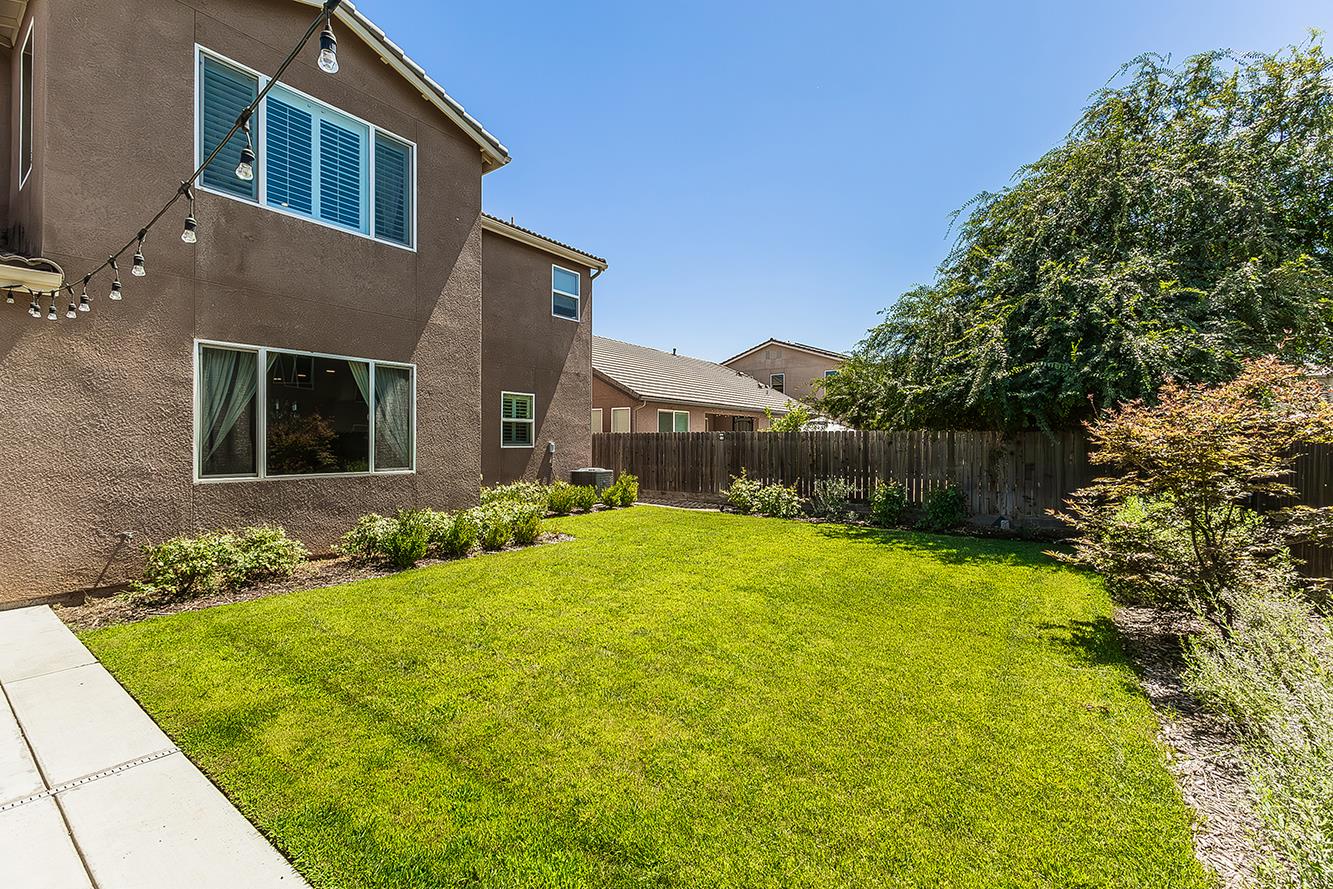 986 Encino Ave, Clovis, CA 93619